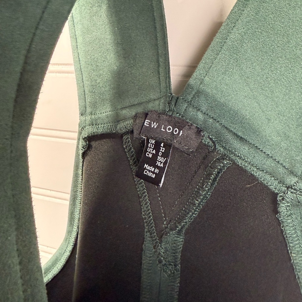 New Look  green suede overhall jumper dress. Size 0. - Picture 3 of 3